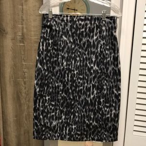 Figure-Flattering like-new Worthington skirt